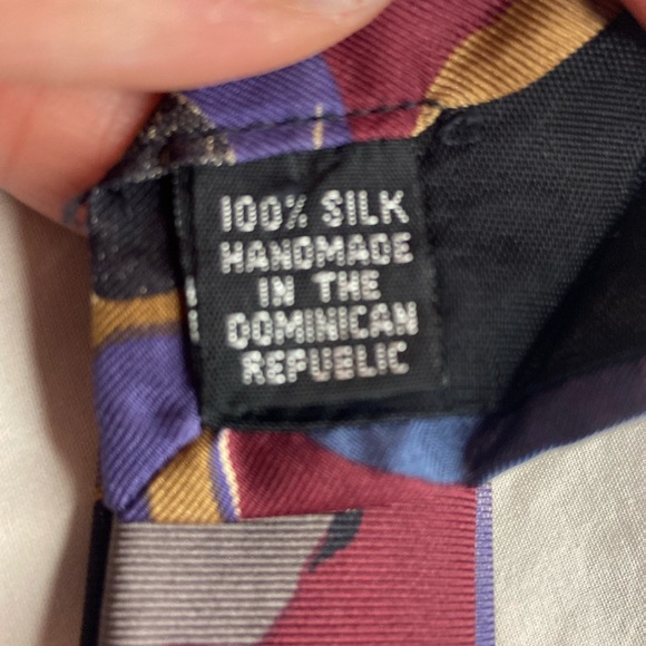 Men’s Cranberry Red W/ Abstract Design Silk Tie Necktie Silk Accents - Picture 5 of 7